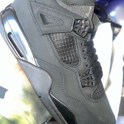 Black Cat Jordan 4