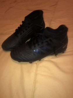 Adidas predator youth cleats
