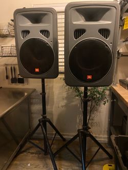 JBL EON Power15 Powered PA Speakers w/ Stands – Great Condition