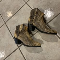Nice Fashionable Women’s Snake Leather Boots Size 5