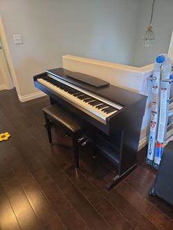 Yamaha Arius YDP-141 electric piano