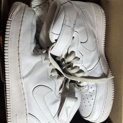 Nike Air Force 1 Mid '07 sneakers in white