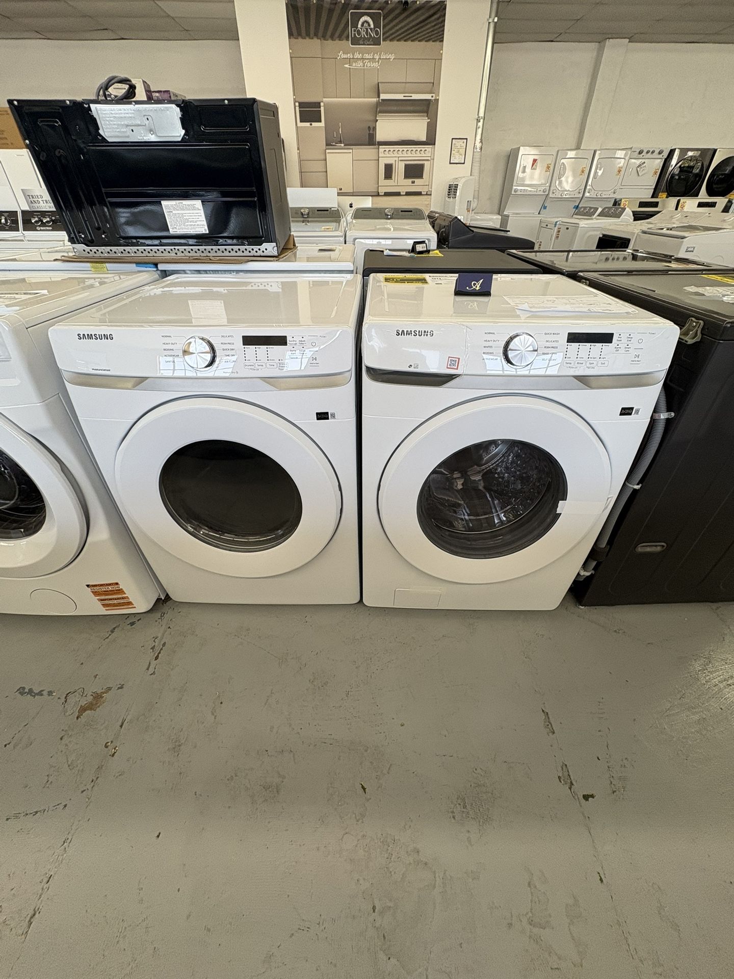 Samsung 4.5 cu. ft. High-Efficiency Front Load Washer with Self-Clean 7.5 cu. ft. Stackable Vented Dryer with Sensor Dry