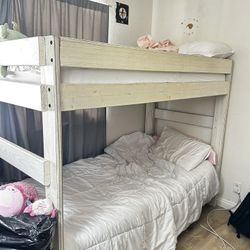 2 Twin Bunk Beds 