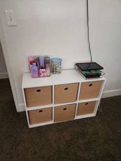 Cube storage with bins