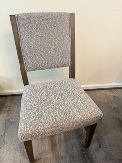 Round Dinning Table with 6 Matching  Chairs - Excellent Condition