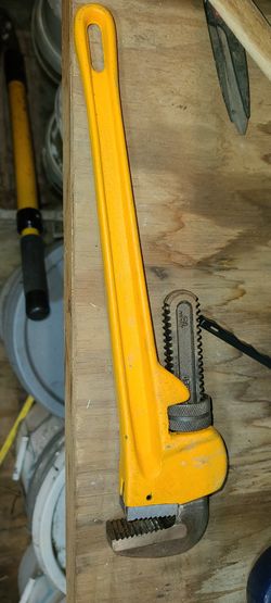 Monkey wrench