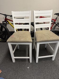 2 Counter stools