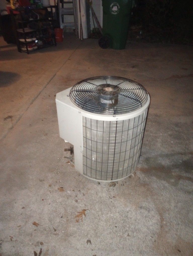 Payne Home AC Unit 2-2.5 Ton 