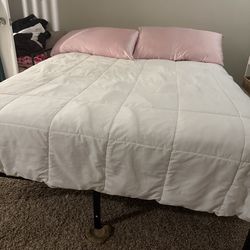 Metallic bed frame & Queen Mat