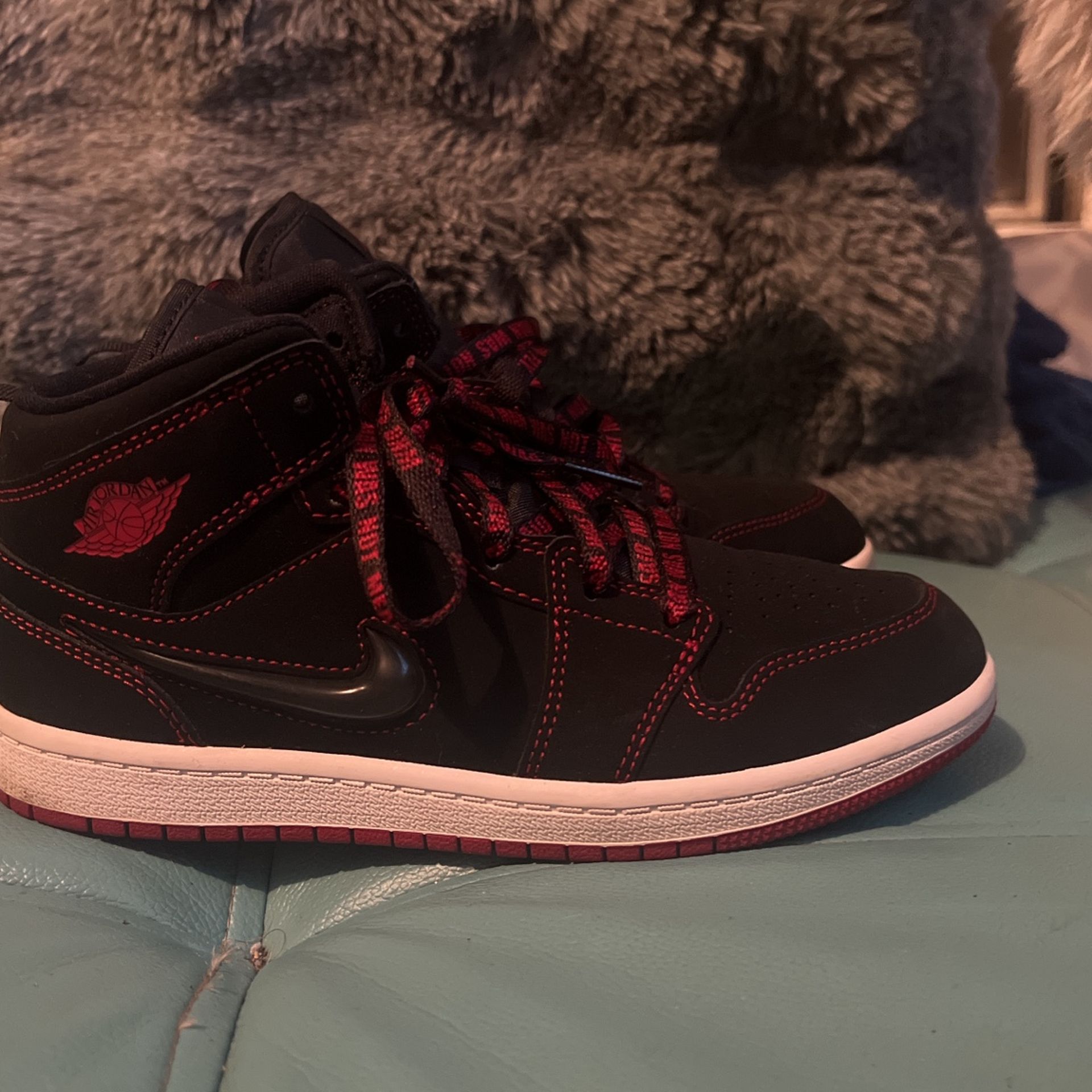 Jordan 1s Mid Fearless Size 3 (no Box)