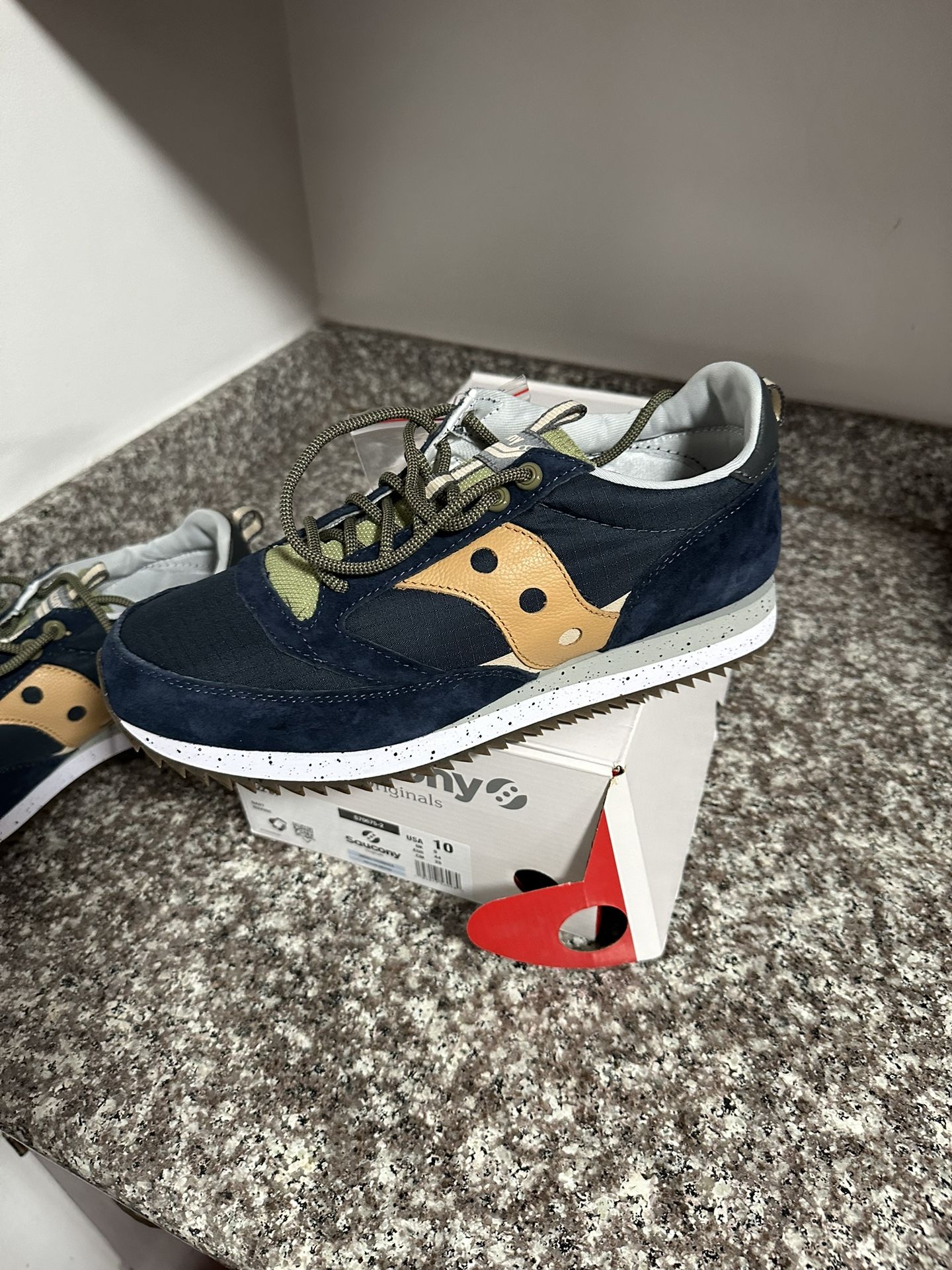 Saucony Jazz 81 Raised By Wolves X Saucony Jazz 81 