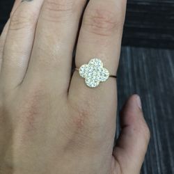 10K Gold CZ Flower Ring – Size 7 – Stunning & Elegant!