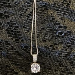 Necklace - Classy Pendant 