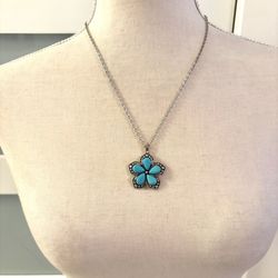 Macy's flower-shaped pendant with turquoise petals, silver-plated with bohemian style details.