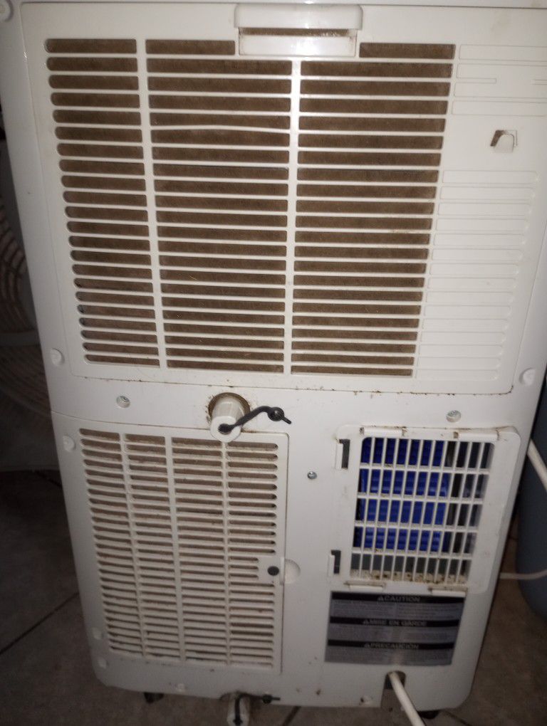 LG 8000 Portable Air Conditioning Unit Works Great