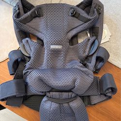 Baby Björn carrier free