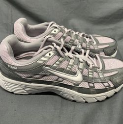 Nike Sneaker Big Kids Size 7y/ Women’s 8.5