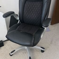 Black office chair