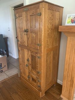 Vintage Admiral Hutch