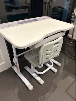 Kids desk with chair, both are height adjustable