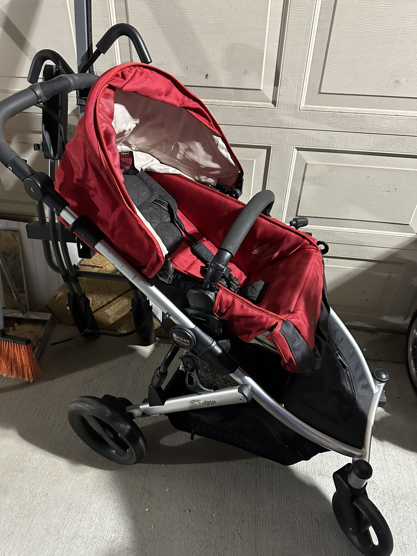 Britax Stroller With A Brand New Bassinet