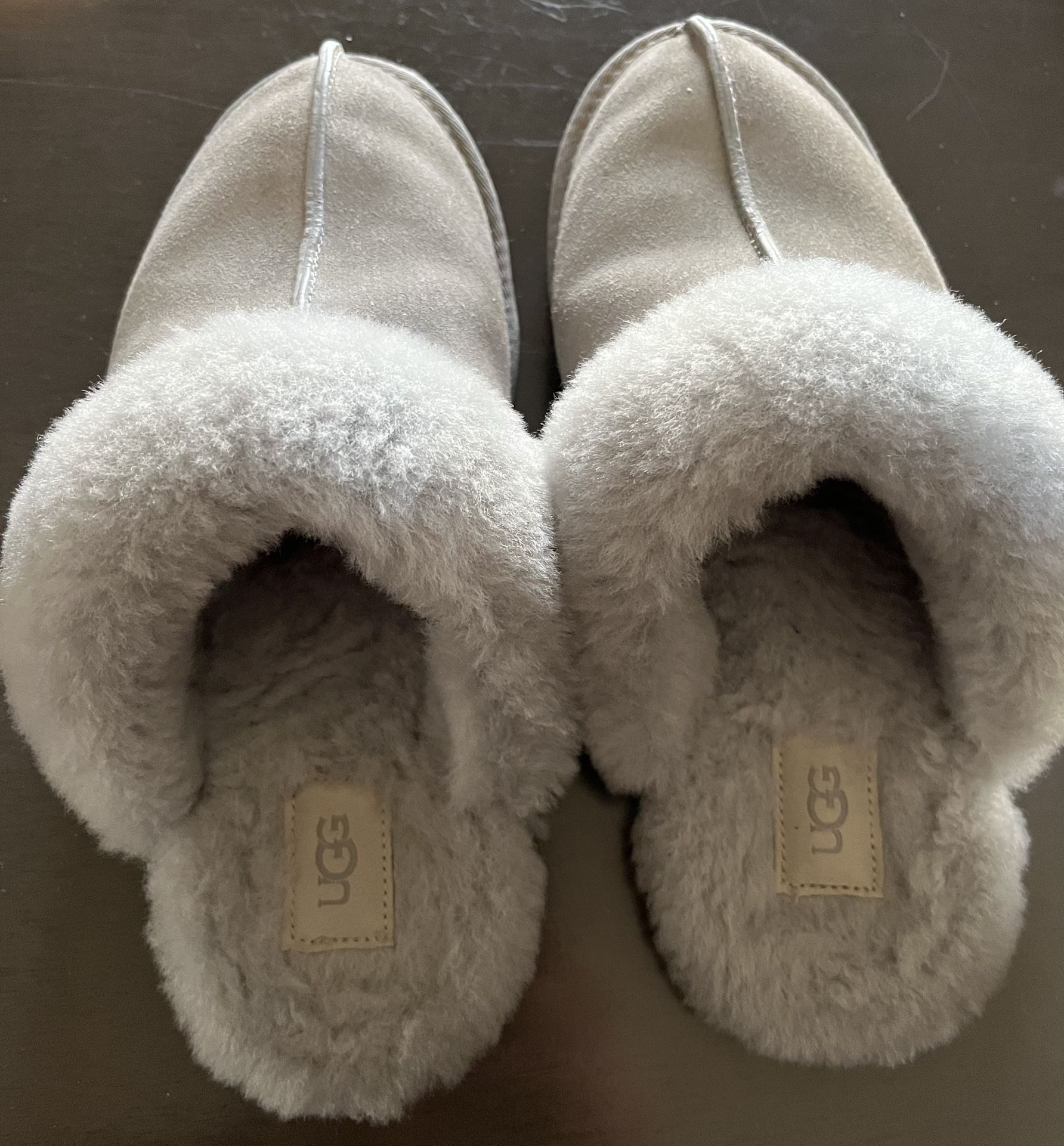 Women's UGG Slippers Size 9 Lighthouse