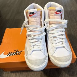 Nike Blazer Mid 77 Vintage White And Black Trainers