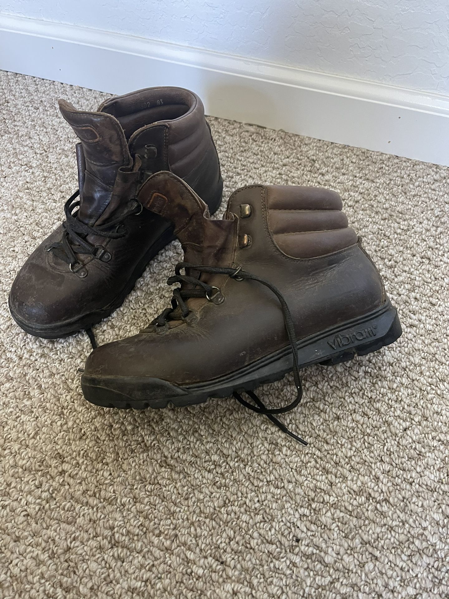 Zamberlan Men’s Hiking And Hunting Boots Size 7