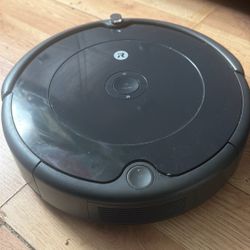 ROOMBA 694 ROBOT VACUUM – WORKS PERFECT – PET HAIR READY 