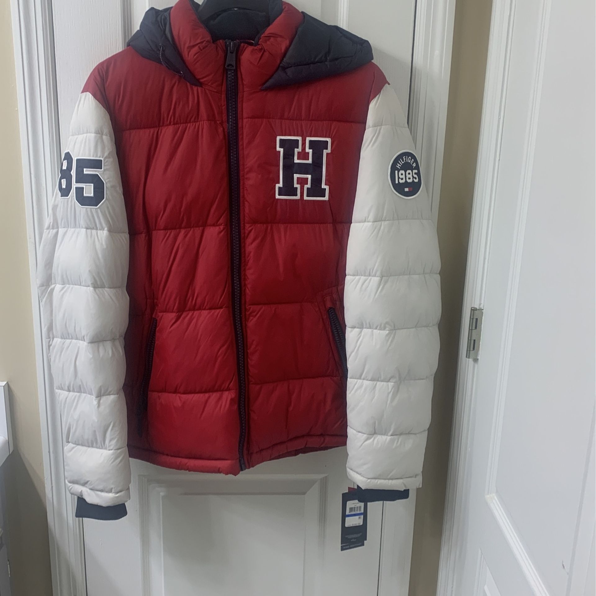 Brand New Tommy Hilfiger Hooded Puffer Jacket Size XL