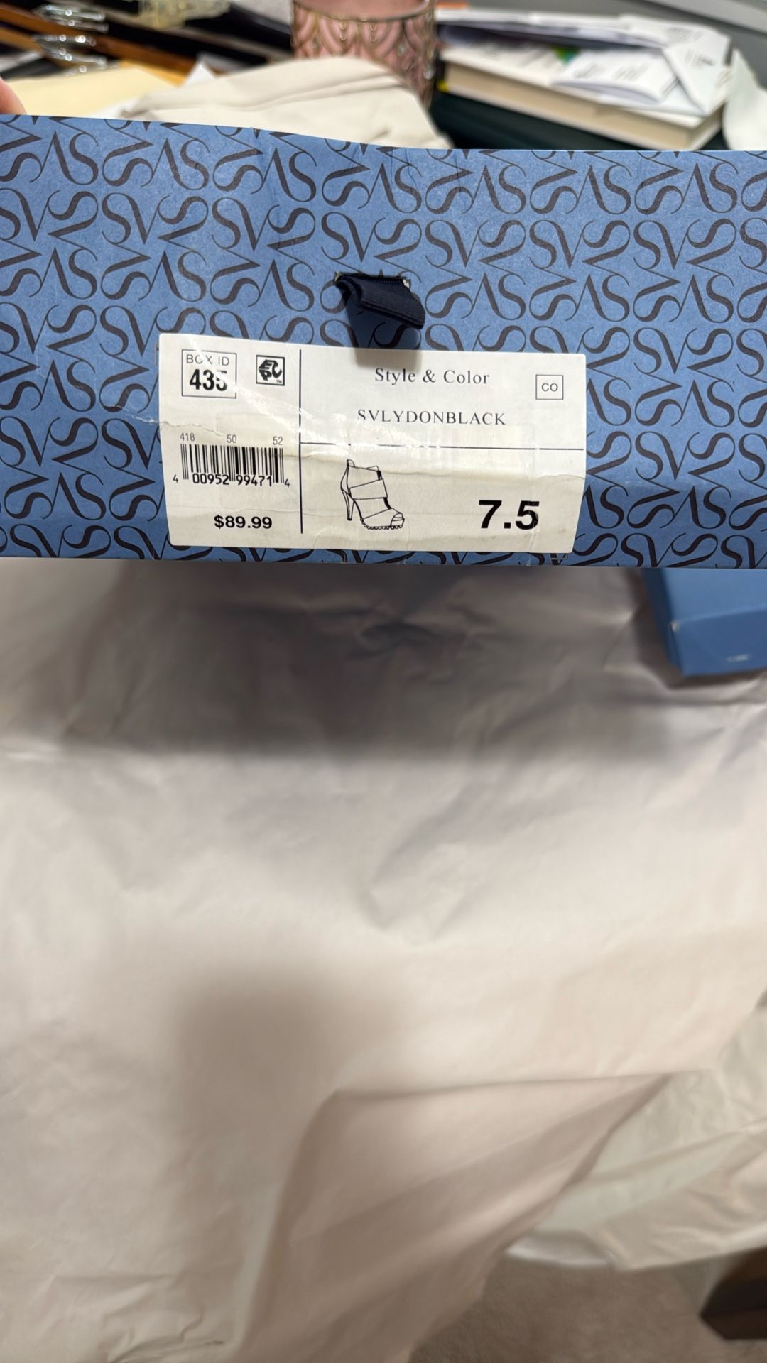 Vera Wang Svlydon Black 7.5