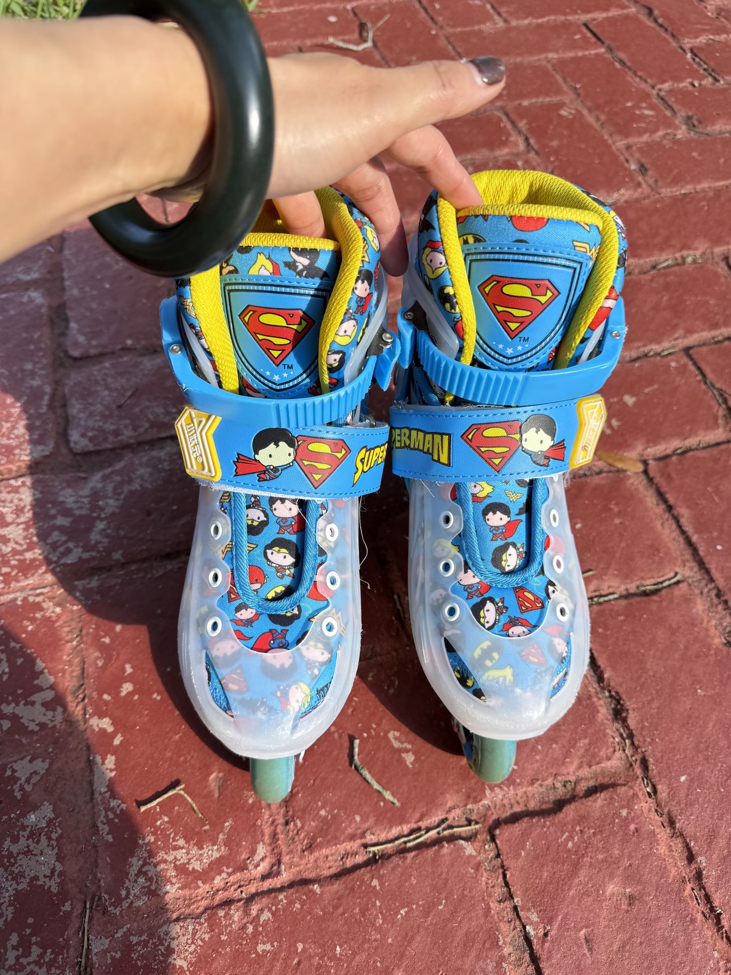 Adjustable kids roller skates size35-38