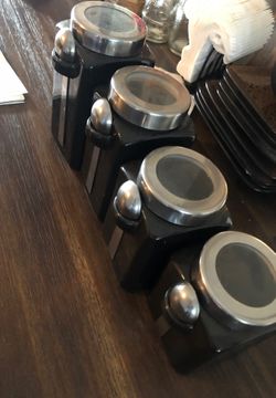 4 storage containers