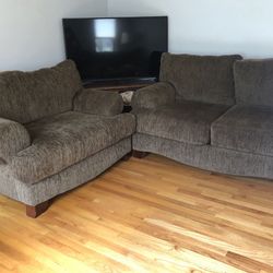 Living  Room Set  In Great Condition Brown 