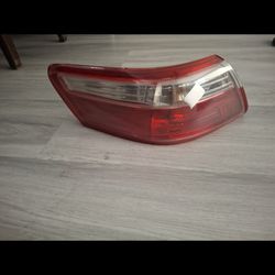 Left tail light toyota camry 2007