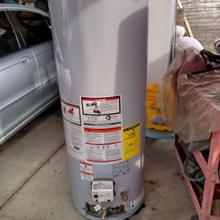 40 Gal Lightly Used Water Heater ,Gas