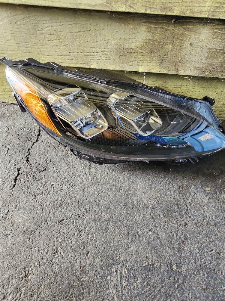 2020 Ford Escape Rh Headlight