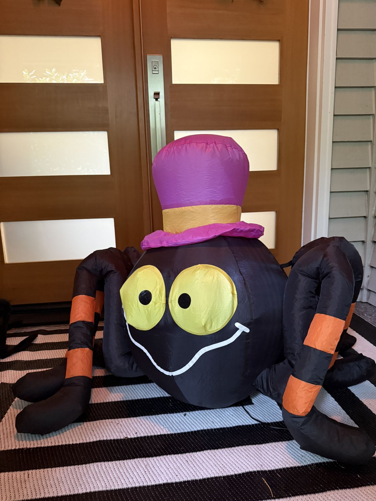 Inflatable spider