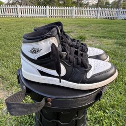 Size 3y- Air Jordan Retro Black White 2.0