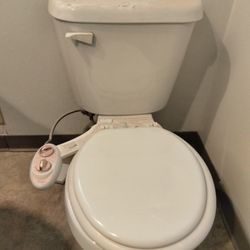 Toilet With Bidet - Fully Functional $40