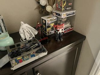 G1 Optimus Prime Mezco Moonknight Funko Pop Invincible Venom And Superman