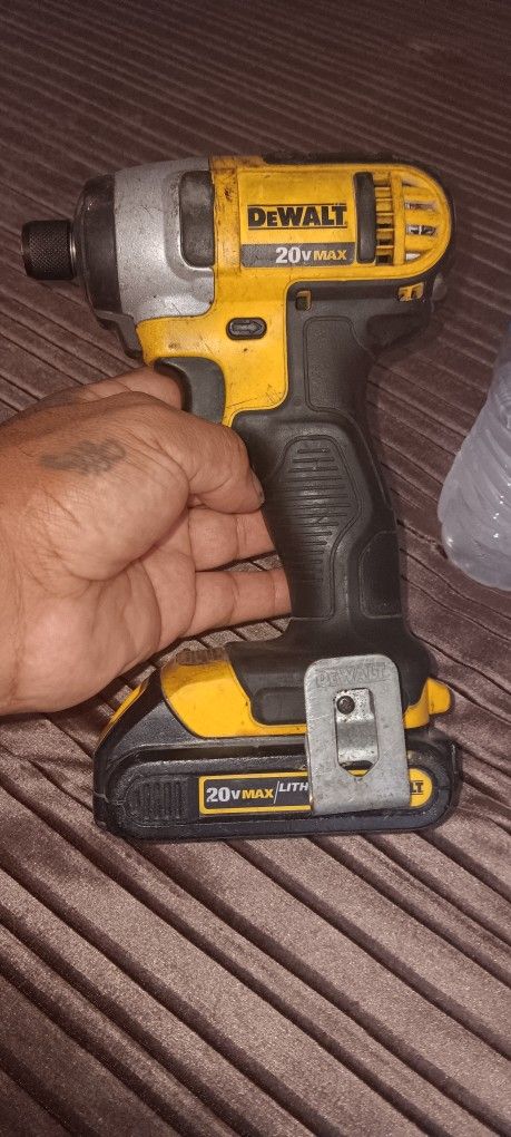 Taladro De Impacto Dewal