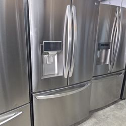 L/G Refrigerator French door stainless Steel everything works good ✅️