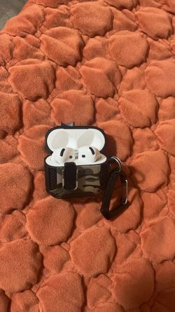 Rugged Camo AirPods (2024) & Case with Carabiner