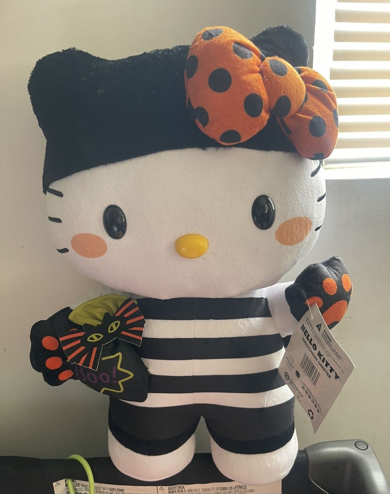 Hello Kitty Halloween Greeter