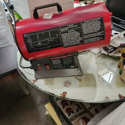 PROPANE HEATER VERY NICE ... THE HEAT CAN BE REGULATED 