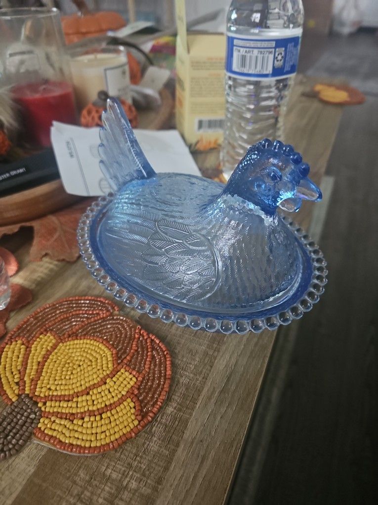 VINTAGE Indiana Glass cornflower Blue Covered Chicken on Nest Candy Dish Hen
