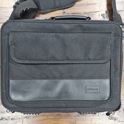 Targus 15 inches laptop bag, clean and cheap