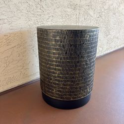 One Amenet Black and Gold Modern End Table Livabliss